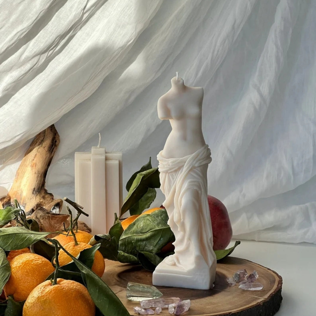 Set of 2 White Venus Sculptural Candles